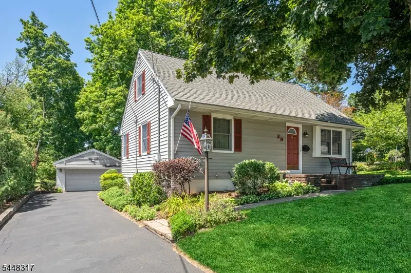 29 Giannone Rd, Wayne, NJ 07470 - #1