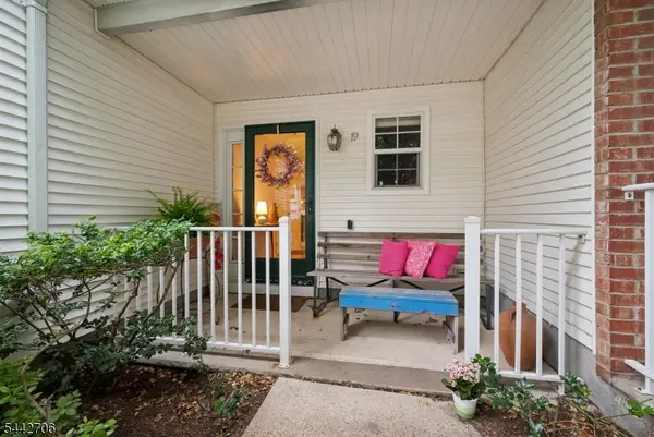 19 Maple Ln, Mount Arlington Boro, NJ 07850