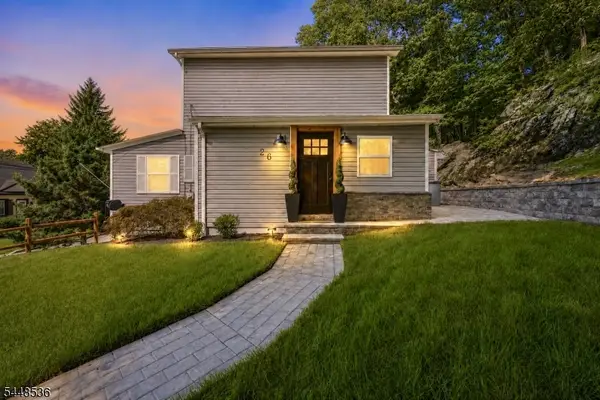 26 Oak St, Bloomingdale Boro, NJ 07403