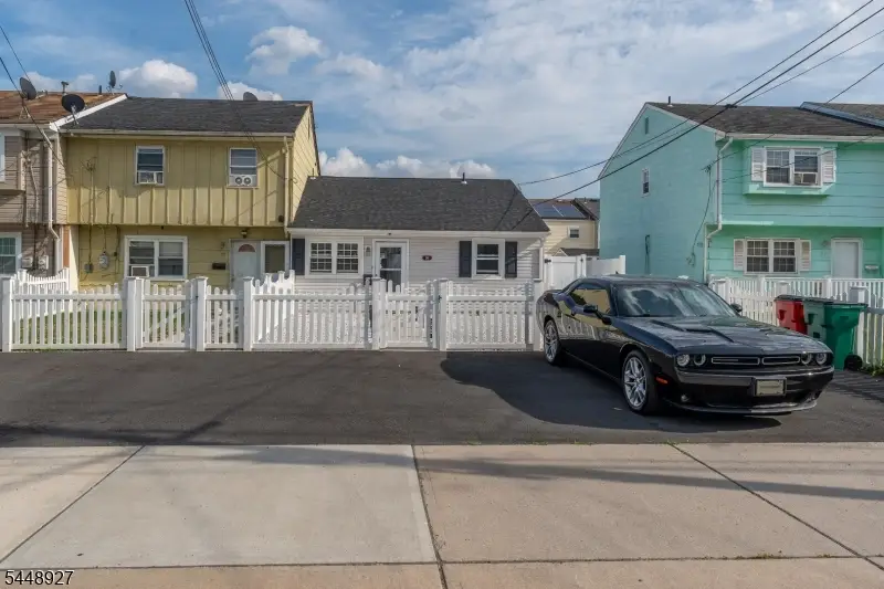 30 Warren St, Carteret, NJ 07008 - #1