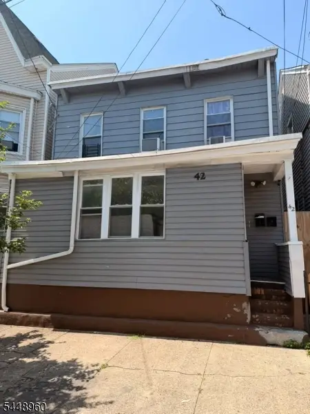 42 N York St, Paterson City, NJ 07524