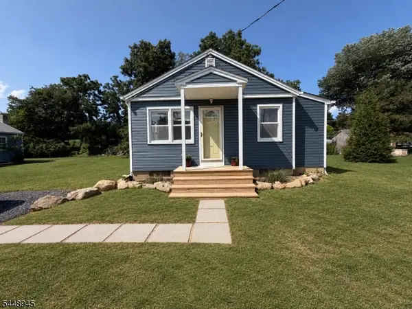 6 Maple Ln, Hampton Boro, NJ 08827