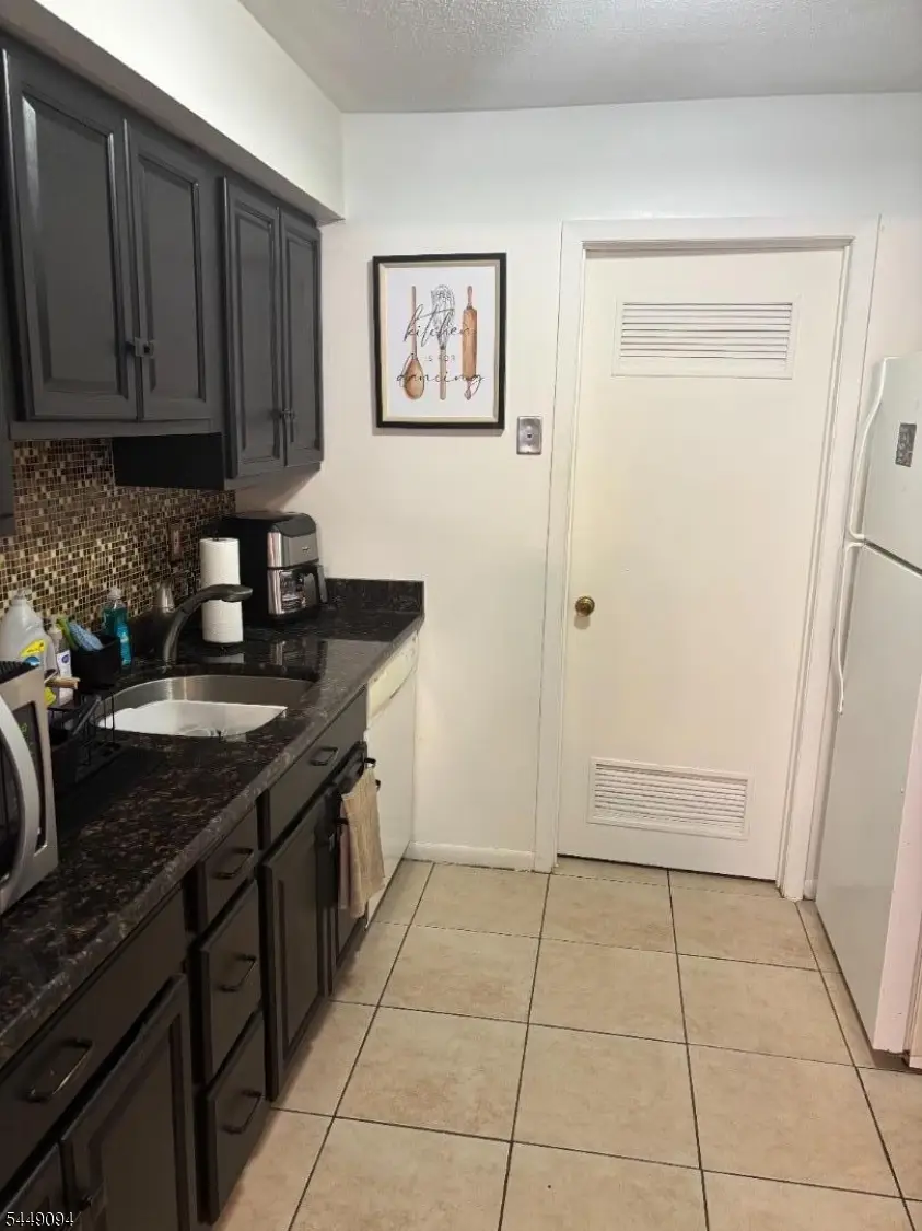 1 Arrowwood Lane, Heathcote, NJ 08852 - #3