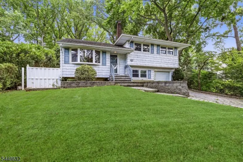 51 Union County Pkwy, Clark, NJ 07066 - #1