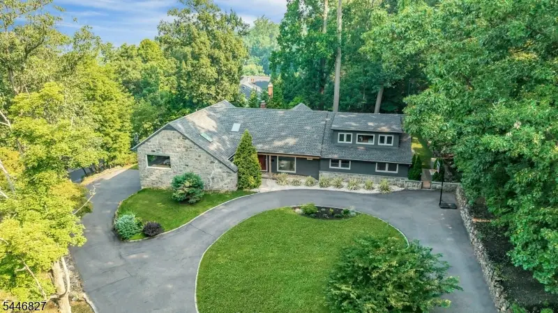 21 Gloucester Rd, Summit, NJ 07901 - #2