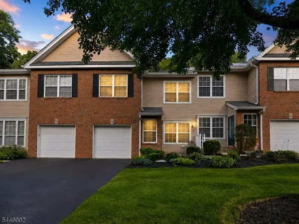 22 Pond Hollow Dr, Jefferson Twp., NJ 07438