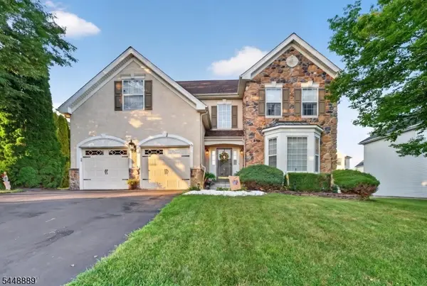 24 Lauren Ln, Lopatcong Twp., NJ 08865