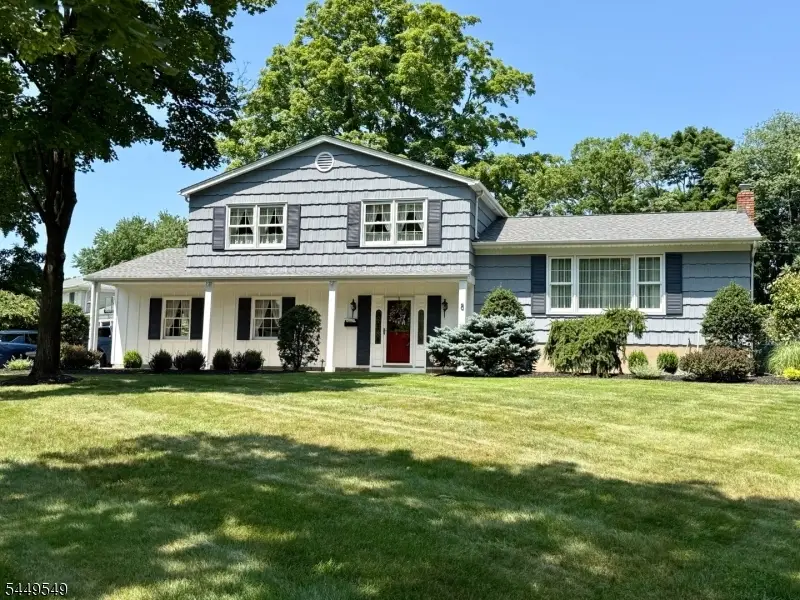 8 Byron Ct, Allendale, NJ 07401 - #1