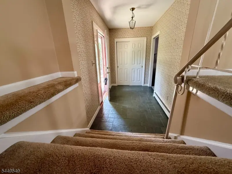 8 Byron Ct, Allendale, NJ 07401 - #3