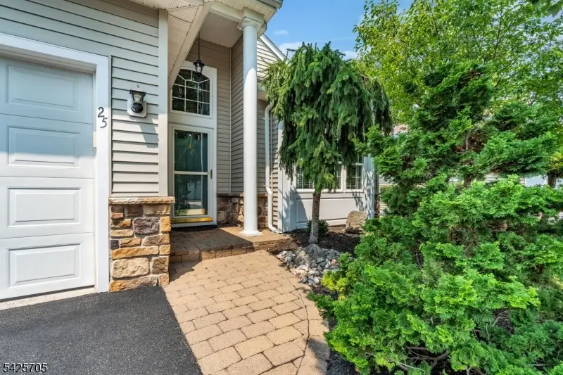 25 Daulton Dr, Franklin, NJ 08873 - #1