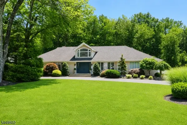 120 Timberhill Dr, East Hanover Twp., NJ 07936