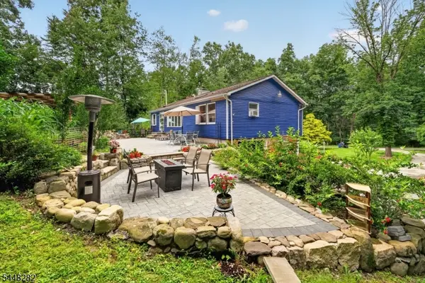 102 Meadow Rd, Hampton Twp., NJ 07860
