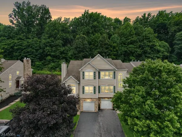 95 Pinehurst Dr, Washington Twp., NJ 07882