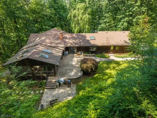 9 Delwood Rd, Chester Twp., NJ 07930
