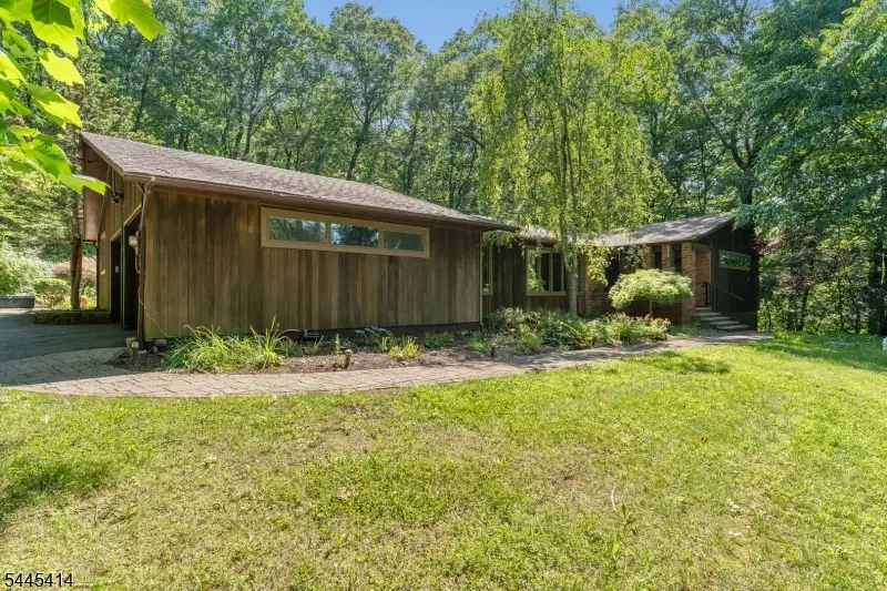 9 Delwood Rd, Chester, NJ 07930 - #2