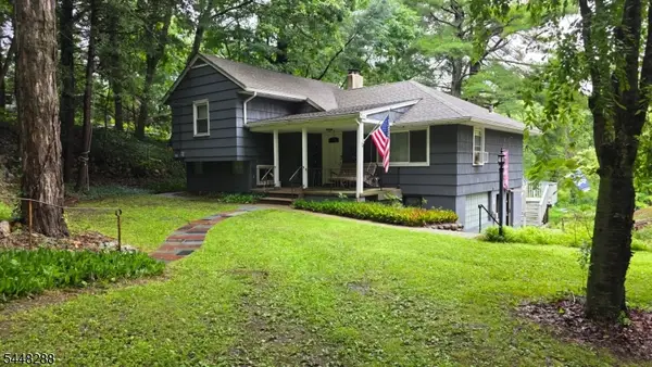 91 Goldfinch Ln, West Milford Twp., NJ 07421