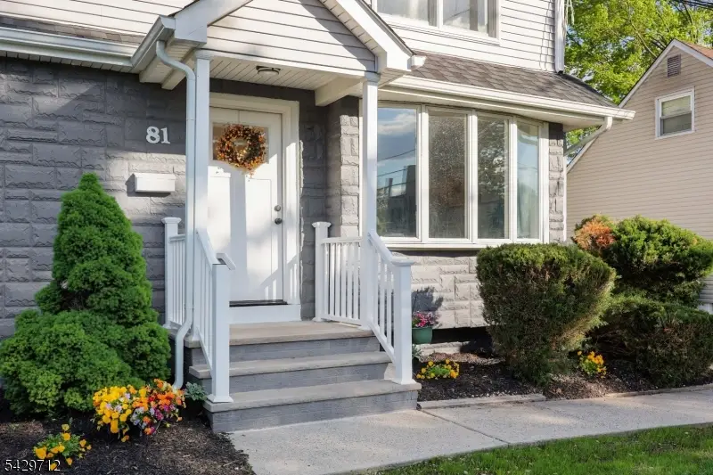 81 Hutchinson St, Clark, NJ 07066 - #3