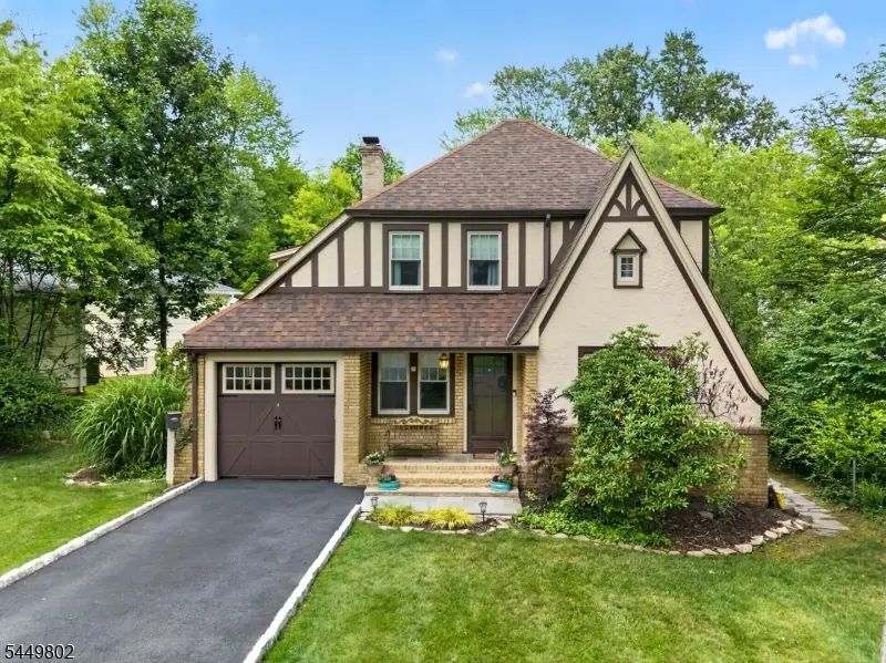 21 Crossbrook Rd, Livingston, NJ 07039 - #1