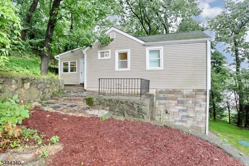 13 Mountain Glen Rd, Ringwood, NJ 07456 - #1