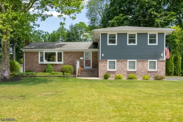6 Woodbine Cir, New Providence Boro, NJ 07974