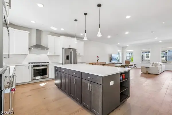 1 Periwinkle Ln, Warren Twp., NJ 07059