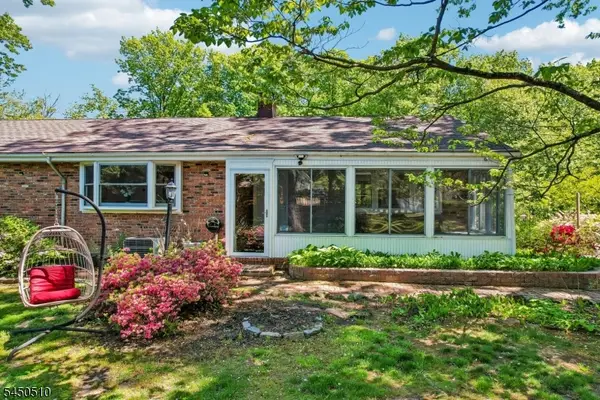 881 Bordentown Ave, Sayreville Boro, NJ 08879