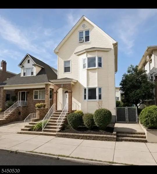 213 Amity St #3, Elizabeth City, NJ 07202