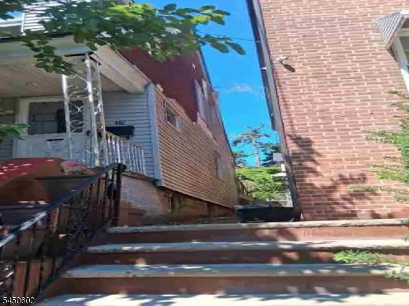39 Newton Pl, Irvington, NJ 07111 - #1