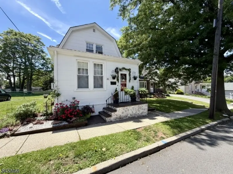 31 Hope St, Nutley, NJ 07110 - #2