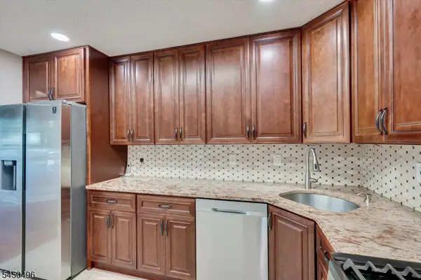 73 Goodwin Dr, North Brunswick Twp., NJ 08902