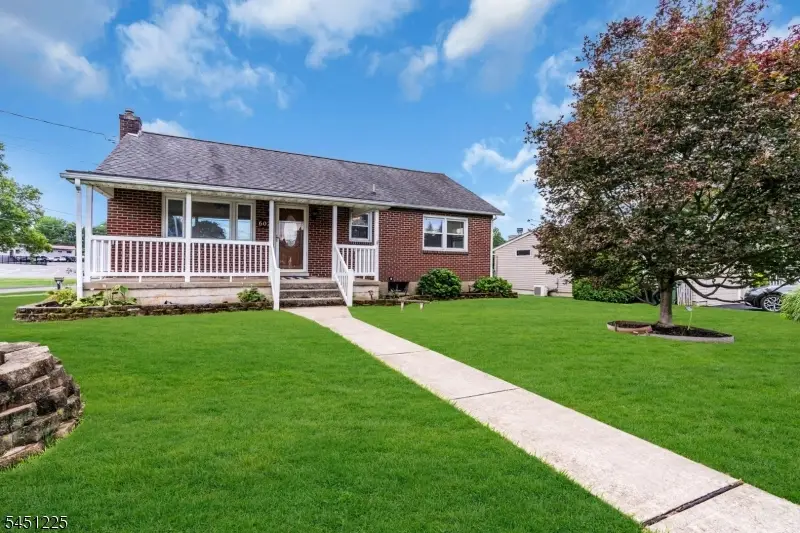 602 Pennsylvania Ave, Upper Pohatcong, NJ 08865 - #2