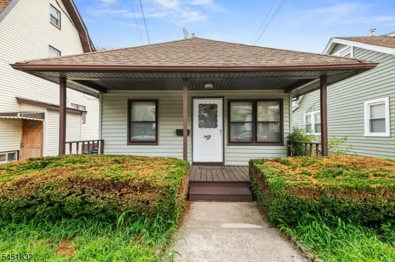 32 Grant Pl, Irvington, NJ 07111 - #1