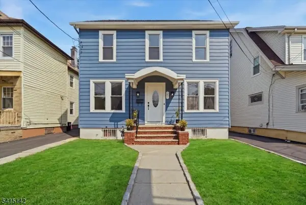 21 Hazard Pl, Elizabeth City, NJ 07208