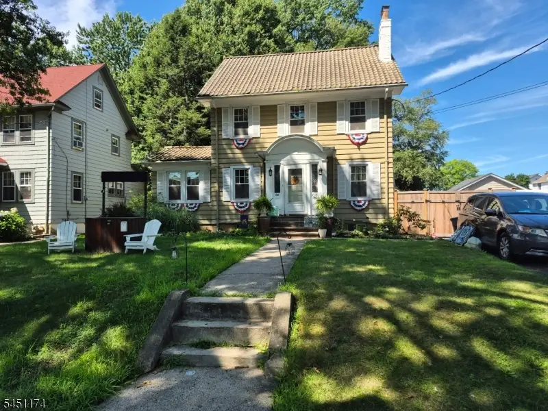 718 Chestnut St, Roselle Park, NJ 07204 - #1