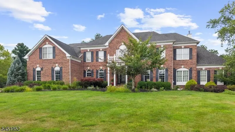 31 Balmoral Dr, Pittstown, NJ 08867 - #2