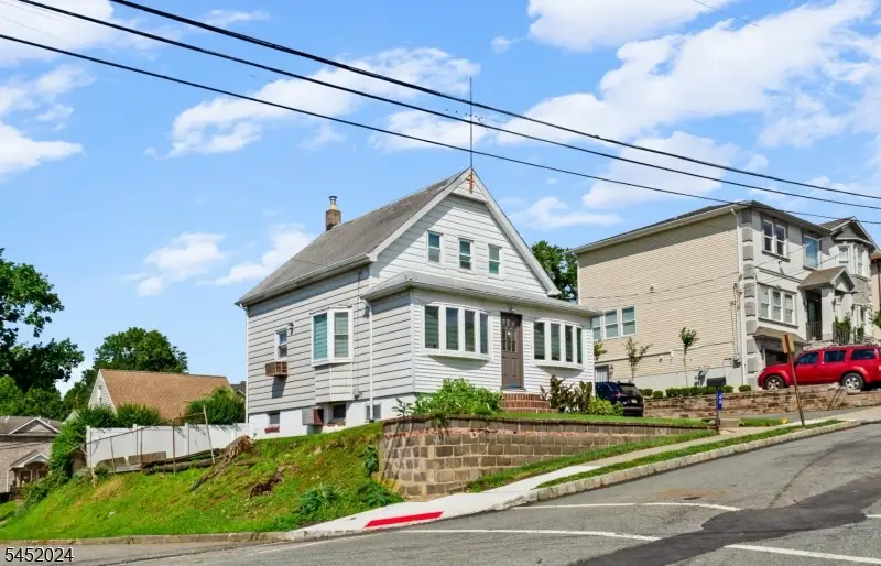 48 Cedarhurst Ave, Woodland Park, NJ 07424 - #2