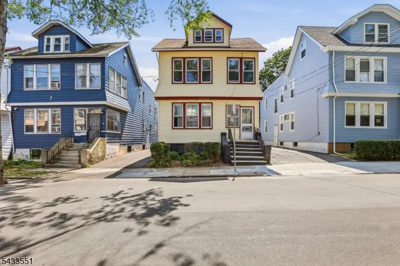 28 Underwood St, Newark, NJ 07106 - #1