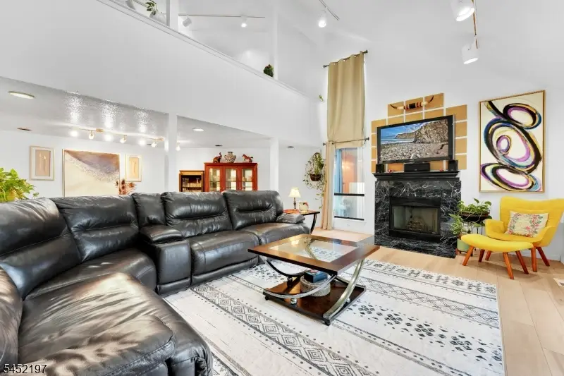 183 Kingsberry Dr, Franklin, NJ 08873 - #3