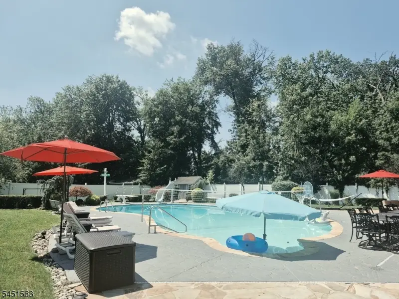 196 Hawthorne Dr, Clark, NJ 07066 - #1