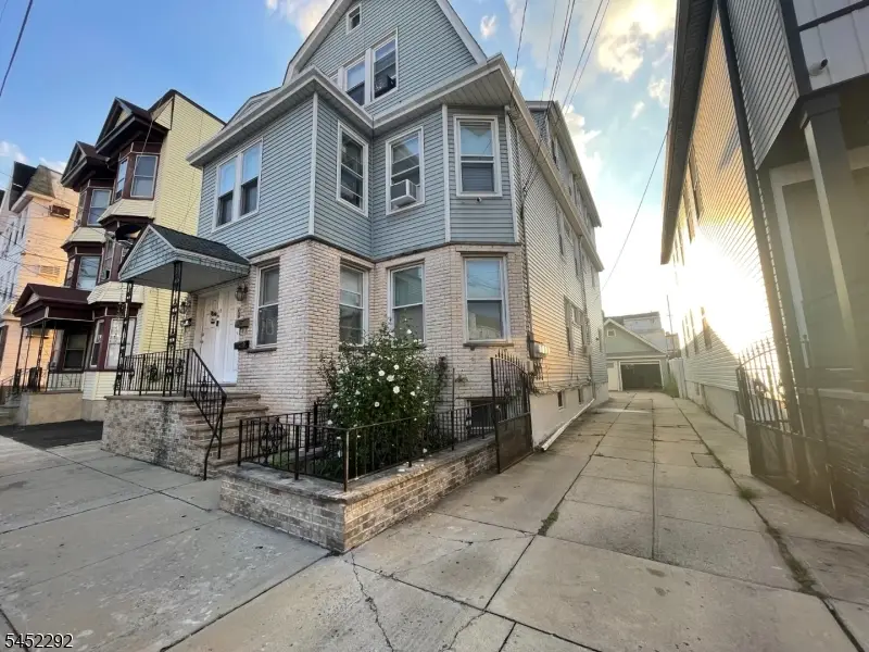13 Windsor St, Kearny, NJ 07032 - #1
