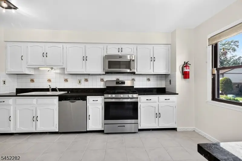 71 Highview Dr, Woodbridge, NJ 07095 - #2