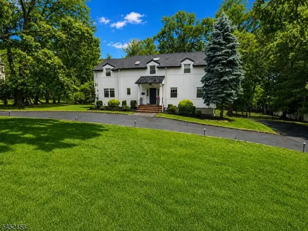 69 N Hillside Ave, Livingston Twp., NJ 07039