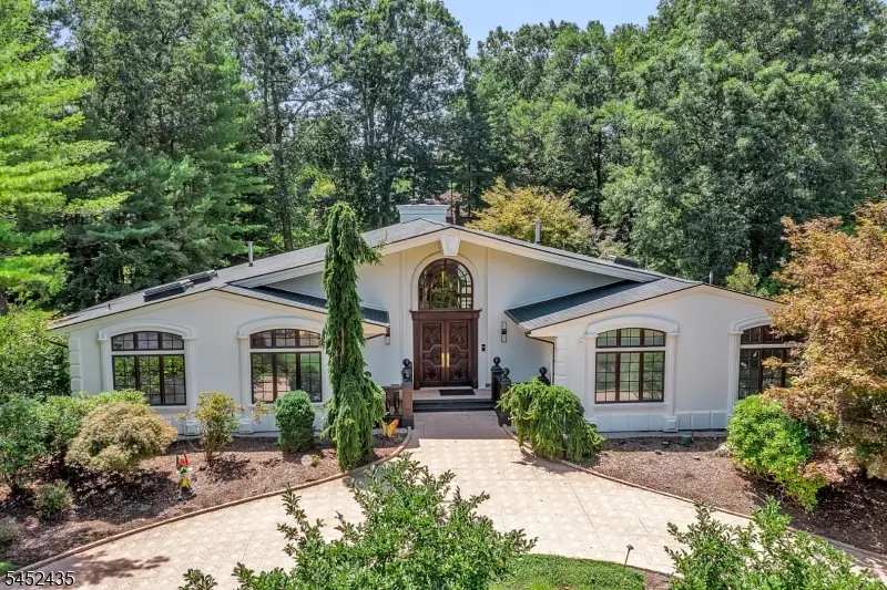 8 Driftwood Drive, Livingston, NJ 07039 - #1