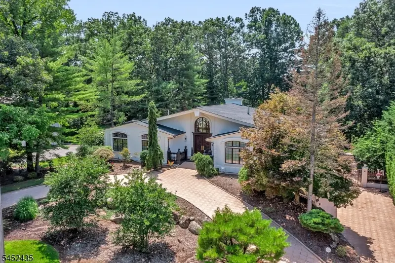 8 Driftwood Drive, Livingston, NJ 07039 - #2
