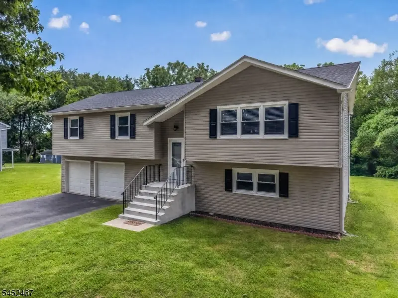 30 Wordsworth Ln, Lopatcong, NJ 08865 - #1
