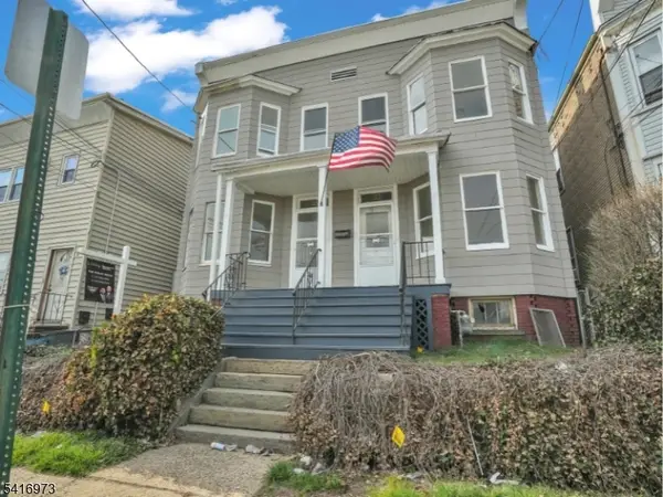 33-35 Delaware St, Elizabeth City, NJ 07206
