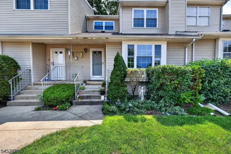 65 Freemont Ct, Franklin, NJ 08873 - #1