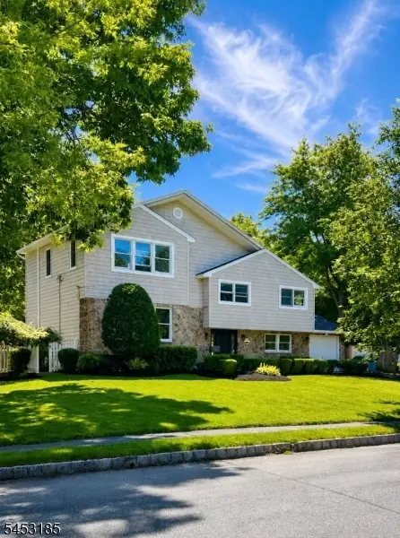 38 Billingsley Dr, Livingston Twp., NJ 07039