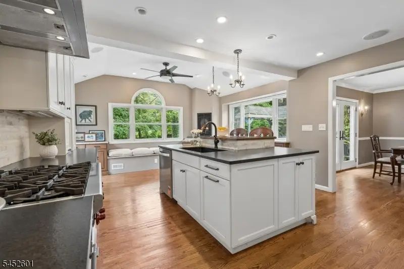 16 Fieldstone Dr, Morris, NJ 07960 - #3