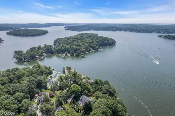 15 Point Ln, Jefferson Twp., NJ 07849